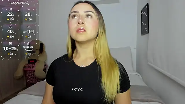 Snapshot of sophi_mooreno chatting on February 4, 2026, 2:06 am sophi mooreno online show from February 4, 2026, 2:06 am