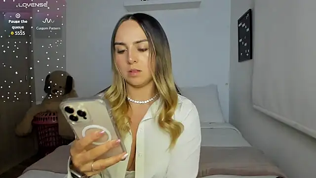 sophi mooreno online show from July 16, 2026, 2:19 am