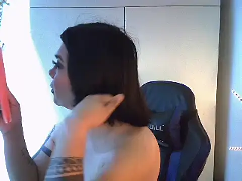 StrawberryWine07 online show from February 9, 2025, 6:54 am