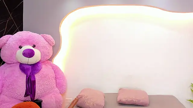 ArianaBlackk online show from June 18, 2026, 1:16 pm