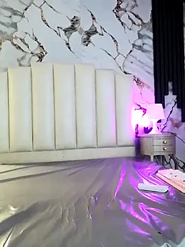 mollieblue69 online show from November 28, 2025, 1:11 pm