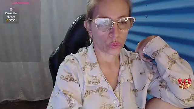 Snapshot of Chayla_Ruiz chatting on April 14, 2026, 11:43 pm Chayla Ruiz online show from April 14, 2026, 11:43 pm