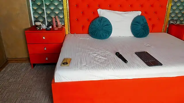 VallerieJones online show from October 24, 2025, 7:46 pm