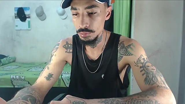 emiliano hottt online show from May 30, 2026, 1:39 pm
