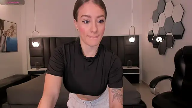 MaryLewis  online show from January 18, 2026, 11:57 am