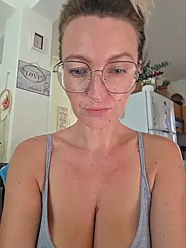 MissMialicious online show from July 25, 2026, 7:27 am