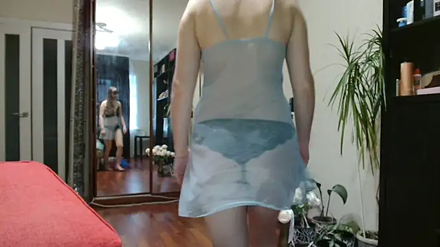 KiraGoldens online show from November 7, 2025, 5:12 am