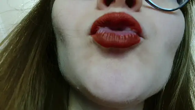 KiraGoldens online show from October 26, 2025, 5:41 am