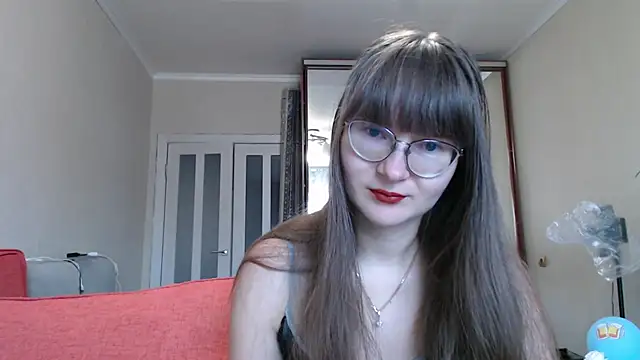 KiraGoldens online show from October 6, 2025, 4:57 am