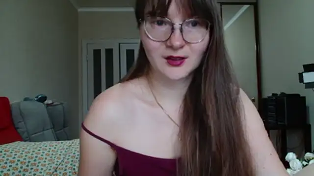 Snapshot of KiraGoldens chatting on June 9, 2026, 6:58 am KiraGoldens online show from June 9, 2026, 6:58 am
