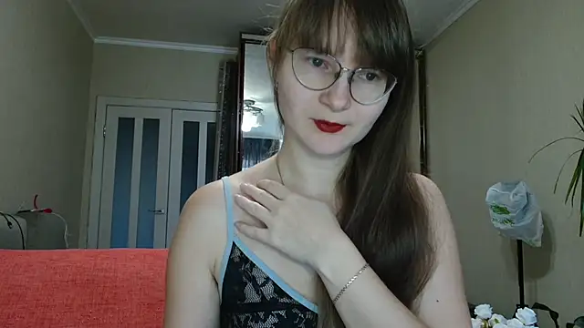 KiraGoldens online show from October 18, 2025, 6:04 am