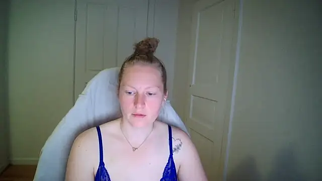 Snapshot of Girlnina-1995 chatting on May 20, 2026, 6:10 am Girlnina-1995 online show from May 20, 2026, 6:10 am