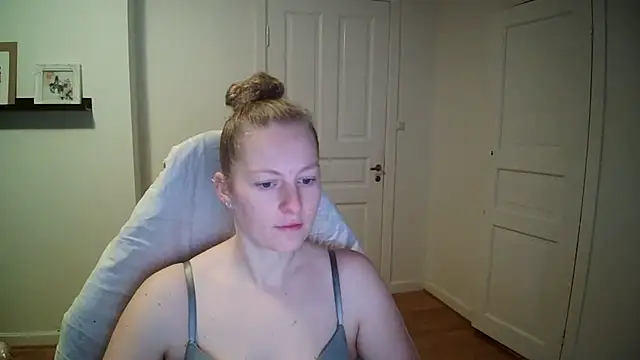 Girlnina-1995 online show from November 27, 2025, 10:05 am