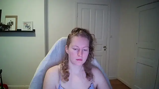 Girlnina-1995 online show from November 18, 2025, 8:50 am