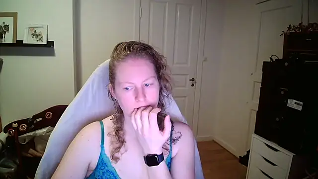 Girlnina-1995 online show from February 2, 2026, 7:29 am