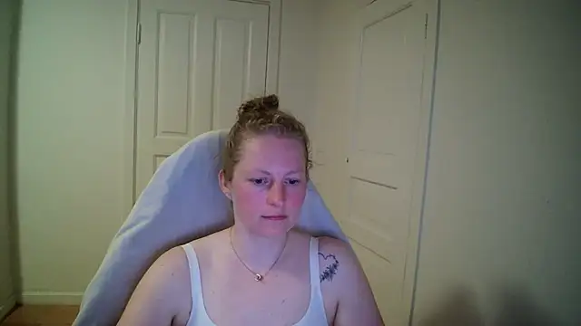 Snapshot of Girlnina-1995 chatting on April 21, 2026, 6:14 pm Girlnina-1995 online show from April 21, 2026, 6:14 pm