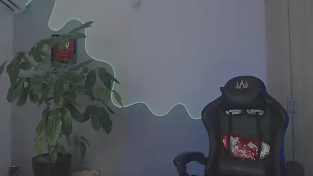 LauPolett online show from April 18, 2026, 2:25 am