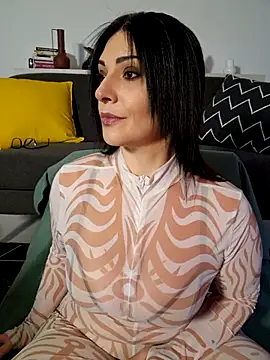 Snapshot of AryaSummersReal chatting on April 7, 2026, 7:32 am AryaSummersReal online show from April 7, 2026, 7:32 am