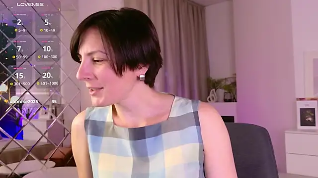 LorenDaze online show from July 28, 2026, 2:13 pm