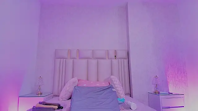  carolina fox online show from March 13, 2026, 3:22 am