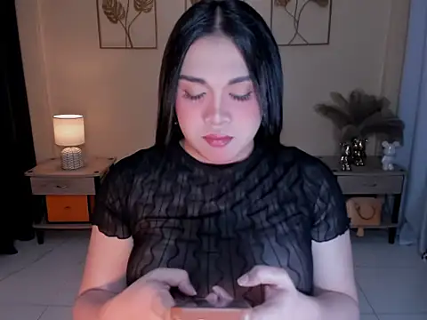 MaxeneCullens online show from April 19, 2026, 2:45 am