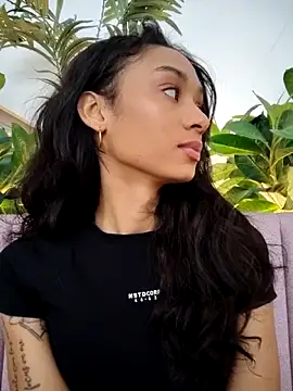 Leaberry online show from November 2, 2025, 5:40 pm