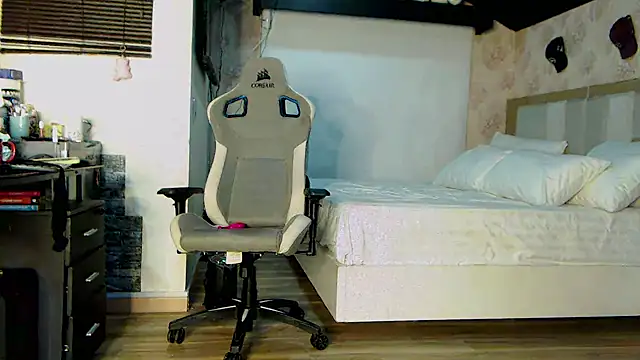 stefializon online show from September 24, 2025, 4:30 am