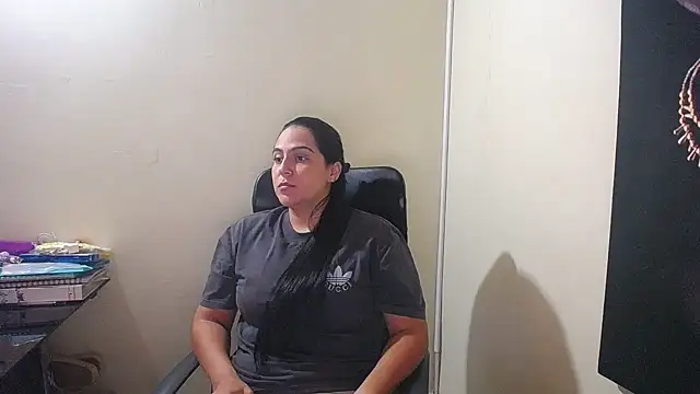 Snapshot of kendall_52 chatting on December 19, 2024, 1:51 pm kendall 52 online show from December 19, 2024, 1:51 pm