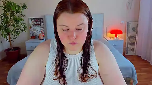 PolinaSalvatore online show from May 5, 2026, 2:20 pm