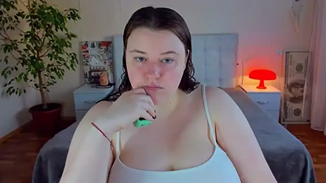 PolinaSalvatore online show from June 26, 2026, 4:02 pm