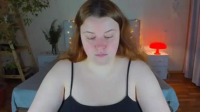 PolinaSalvatore online show from November 3, 2025, 4:43 pm