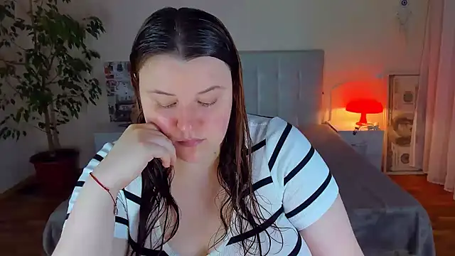 PolinaSalvatore online show from July 27, 2026, 4:58 pm