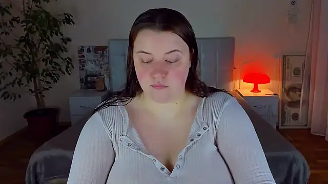 PolinaSalvatore online show from June 14, 2026, 7:48 pm