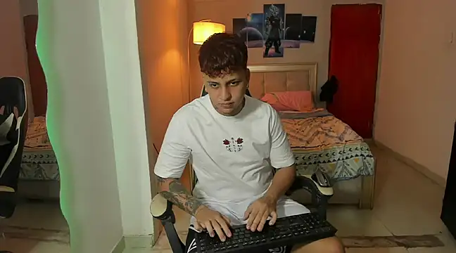 Snapshot of Jake_simons chatting on January 16, 2025, 2:41 am Jake simons online show from January 16, 2025, 2:41 am