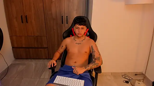 Snapshot of Jake_simons chatting on September 27, 2025, 1:56 am Jake simons online show from September 27, 2025, 1:56 am