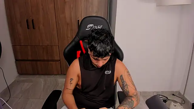 Snapshot of Jake_simons chatting on September 28, 2025, 2:29 am Jake simons online show from September 28, 2025, 2:29 am