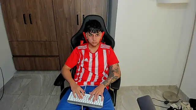 Snapshot of Jake_simons chatting on October 22, 2025, 12:04 pm Jake simons online show from October 22, 2025, 12:04 pm