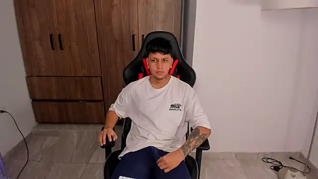 Snapshot of Jake_simons chatting on September 30, 2025, 10:21 am Jake simons online show from September 30, 2025, 10:21 am