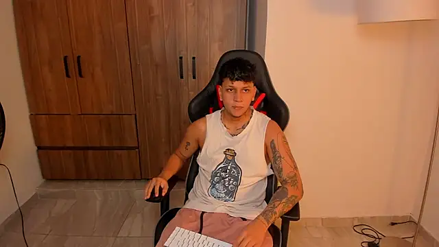 Snapshot of Jake_simons chatting on September 15, 2025, 2:01 am Jake simons online show from September 15, 2025, 2:01 am