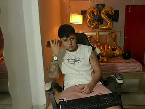 Snapshot of Jake_simons chatting on February 27, 2025, 11:15 pm Jake simons online show from February 27, 2025, 11:15 pm