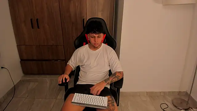 Snapshot of Jake_simons chatting on November 12, 2025, 12:15 am Jake simons online show from November 12, 2025, 12:15 am