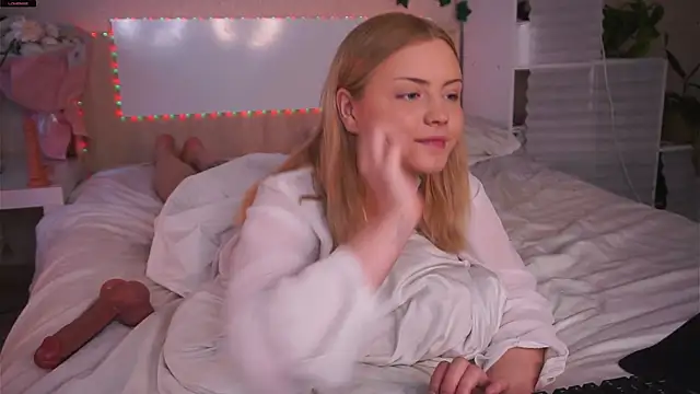 missbeatriss online show from October 18, 2025, 11:01 am