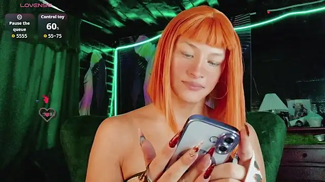 Summer XO online show from April 7, 2026, 10:33 pm