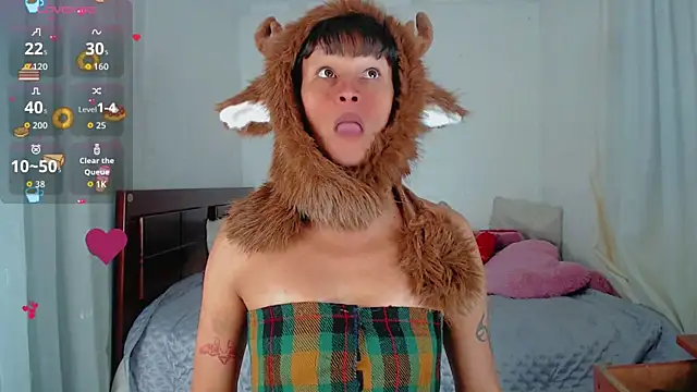 Snapshot of Summer_XO chatting on November 24, 2025, 10:43 pm Summer XO online show from November 24, 2025, 10:43 pm