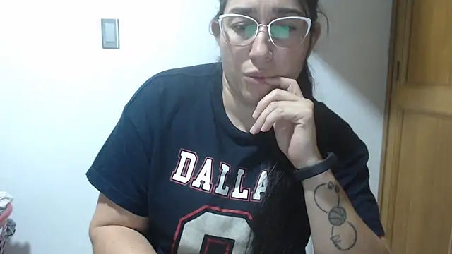 andreaisis2 online show from April 1, 2026, 11:45 pm