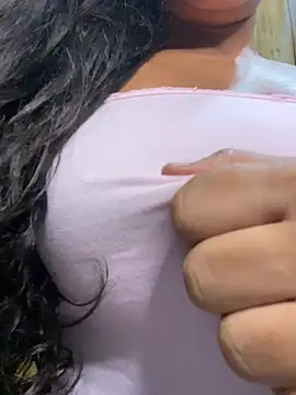 Snapshot of bea3liz chatting on February 1, 2025, 2:05 am bea3liz online show from February 1, 2025, 2:05 am