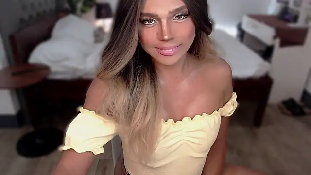 liaa lurrecams online show from July 9, 2026, 9:21 am