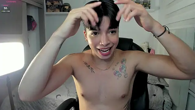 santy7v7 online show from December 2, 2025, 1:35 pm