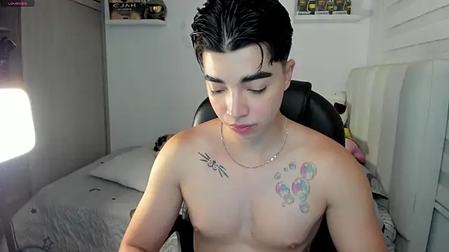 santy7v7 online show from December 5, 2025, 1:32 pm