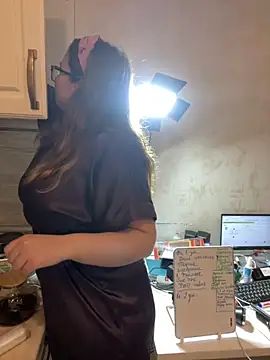 DienkaGreen online show from December 1, 2025, 2:29 pm